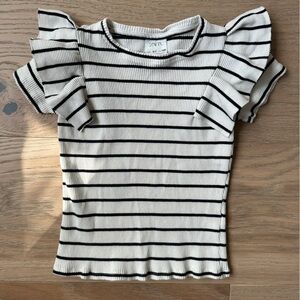 Zara Black and White Ribbed Top 6-7
